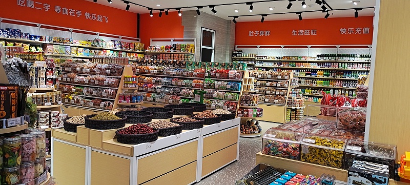 零食店货架