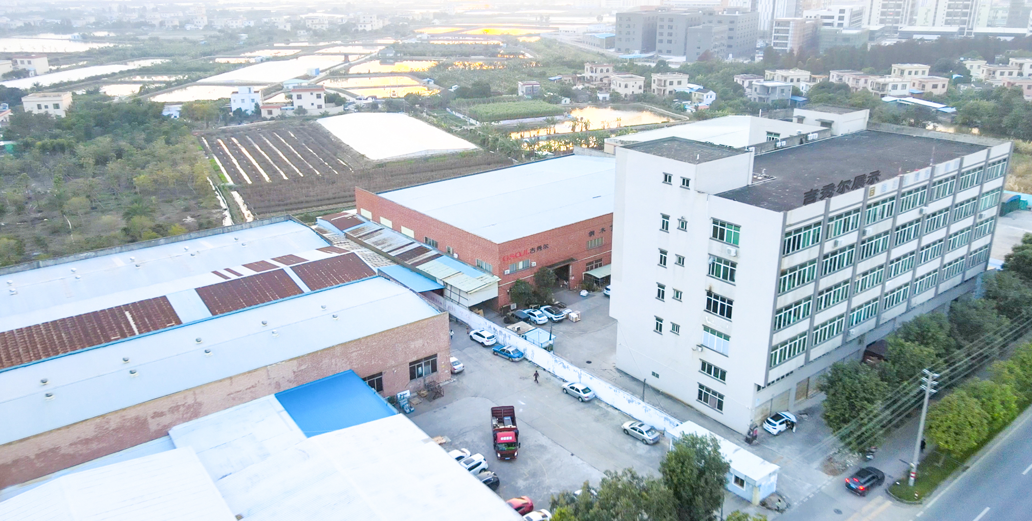 揭秘：我们工厂的展示柜货架生产工艺为何更胜一筹