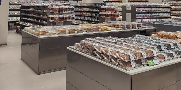 新鲜零食展柜，不只是“容器”——它如何决定门店30%的复购率？