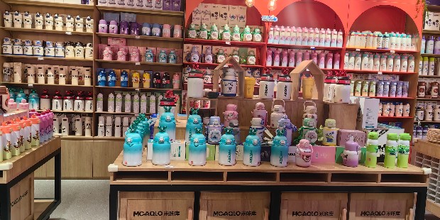 潮玩货架怎么选？新手开店选购指南