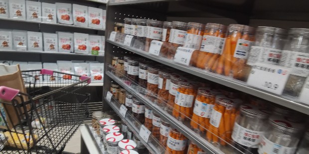 双节旺季倒计时，你的零食展柜准备好“接住”这波客流了吗？
